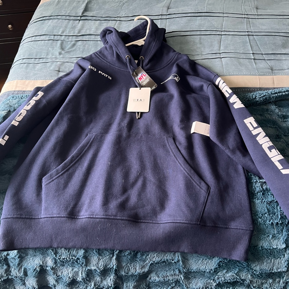 New England Patriots Medium Hoodie-Brand New